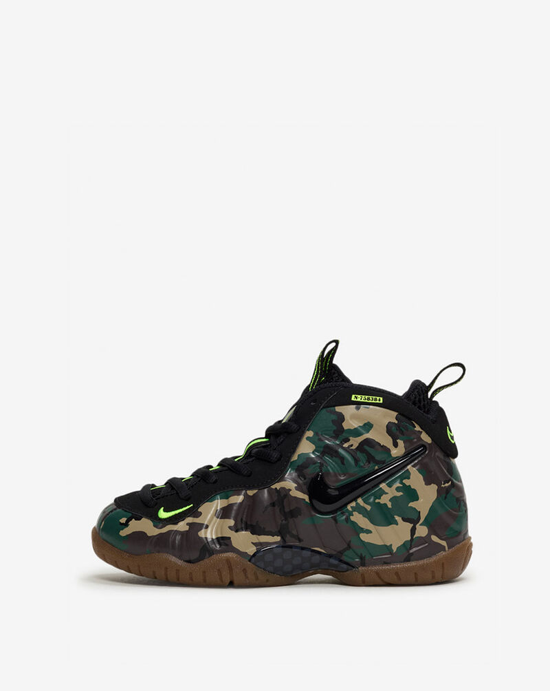 Nike Little Kids' Air Foamposite Pro Premium IV7553-001 Camo 1