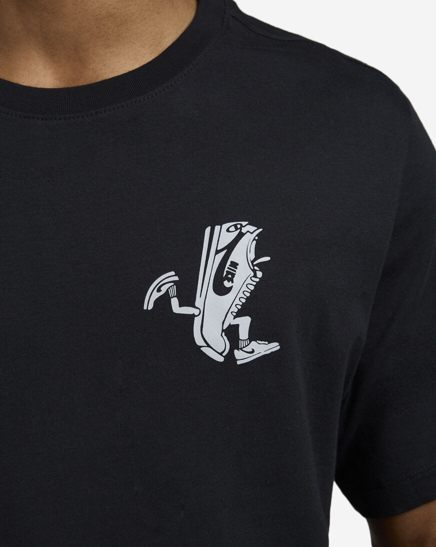 Shop Nike Club Run Shoe T-Shirt HJ0572-010 black | SNIPES USA
