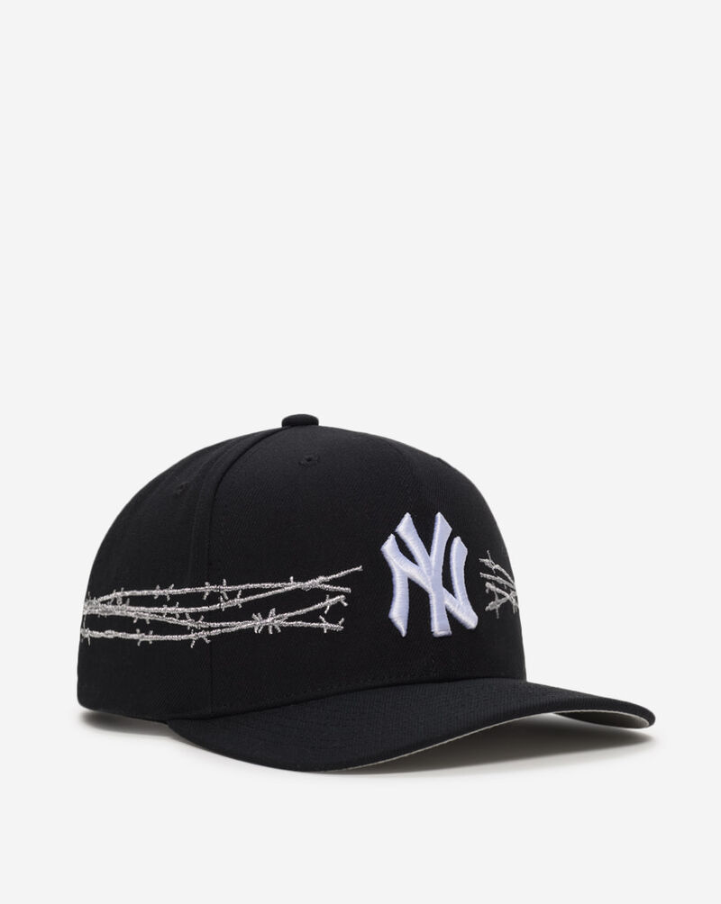 Mitchell  Ness New York Yankees Pro Pinch Barbwire Snapback Hat HP14682-NYYBLCK Black 1
