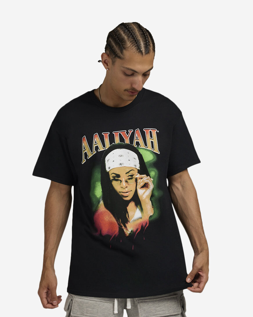 Shop Graphic Tees Aaliyah Side Eye Tee ALH147094 black | SNIPES USA
