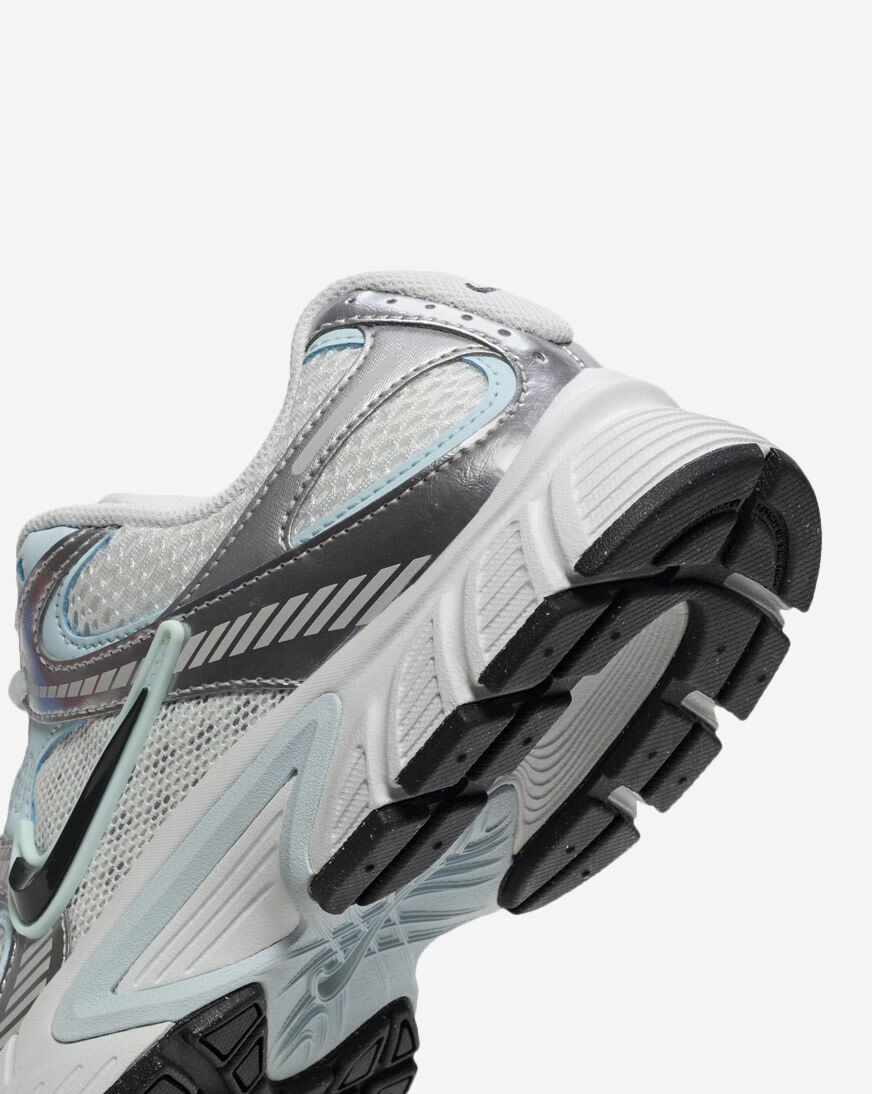 Shop Nike V5 RNR HQ7901-011 grey | SNIPES USA