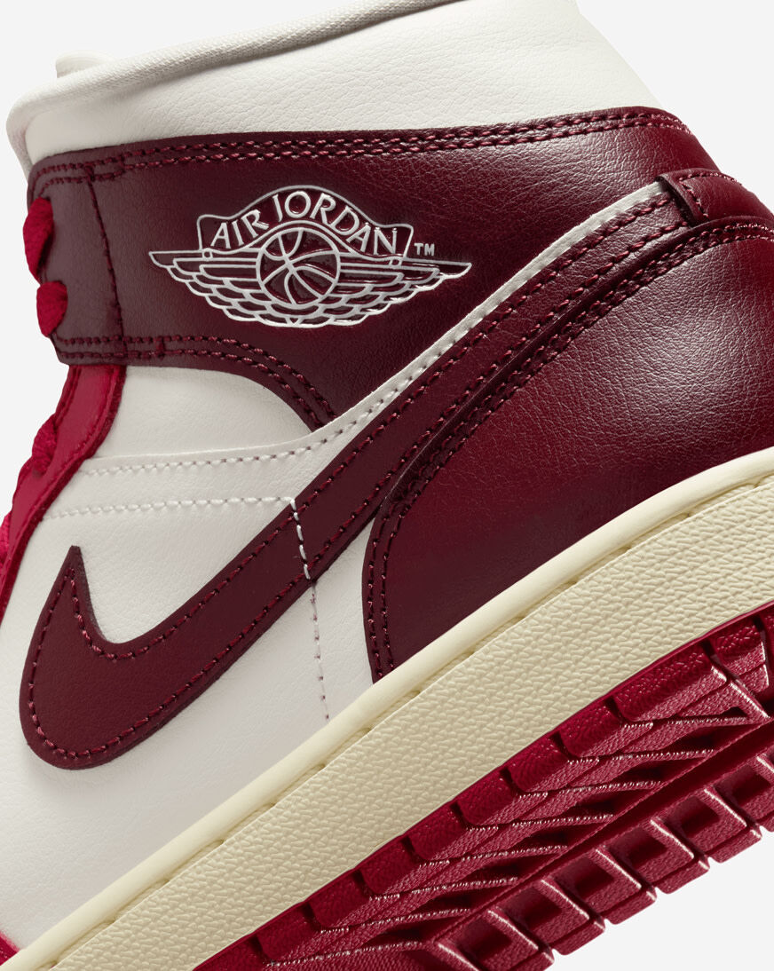 Shop Jordan Air Jordan 1 Mid BQ6472-119 red | SNIPES USA