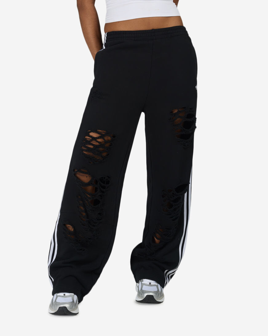Shop adidas Originals Distressed sweatpants KW8254 black | SNIPES USA