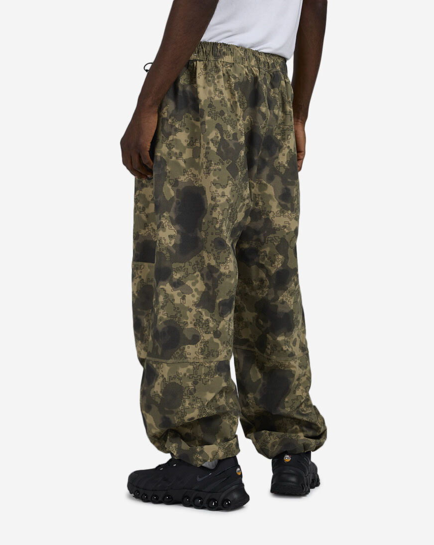 Shop Nike Tech Woven Pants HV0972-210 green | SNIPES USA