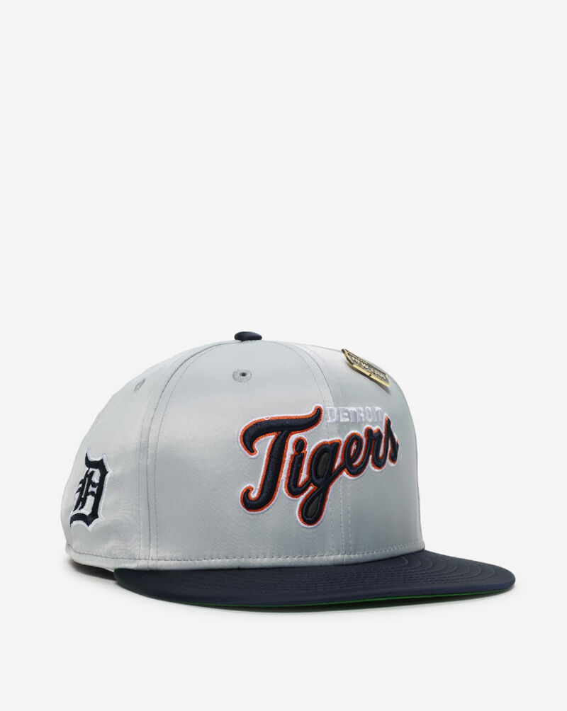 New Era 59Fifty Detroit Tigers Satin Fitted Hat 60623216 Grey 1