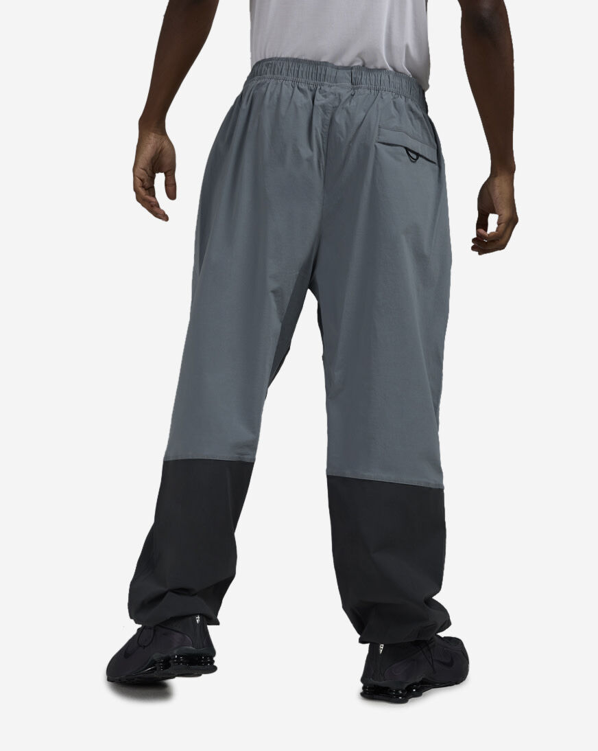 Shop Nike Tech Woven Oversized Pants HM7158-065 grey | SNIPES USA Shop Nike Tech Woven Oversized Pants HM7158-065 grey | SNIPES USA