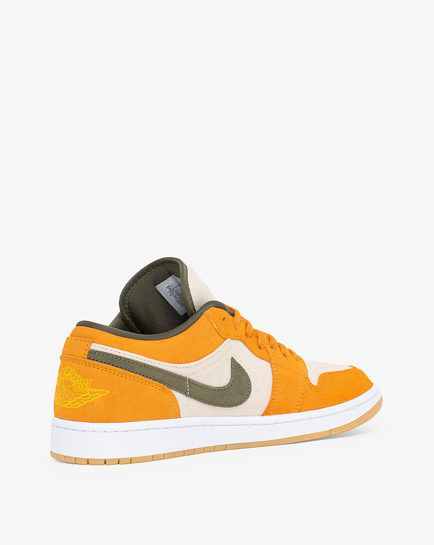 الظل واضح في يوم ما nike versatile 1 