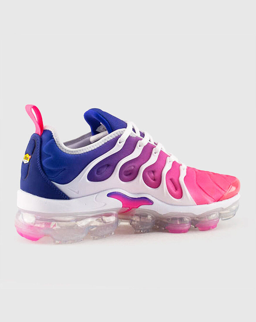 womens pink vapormax plus
