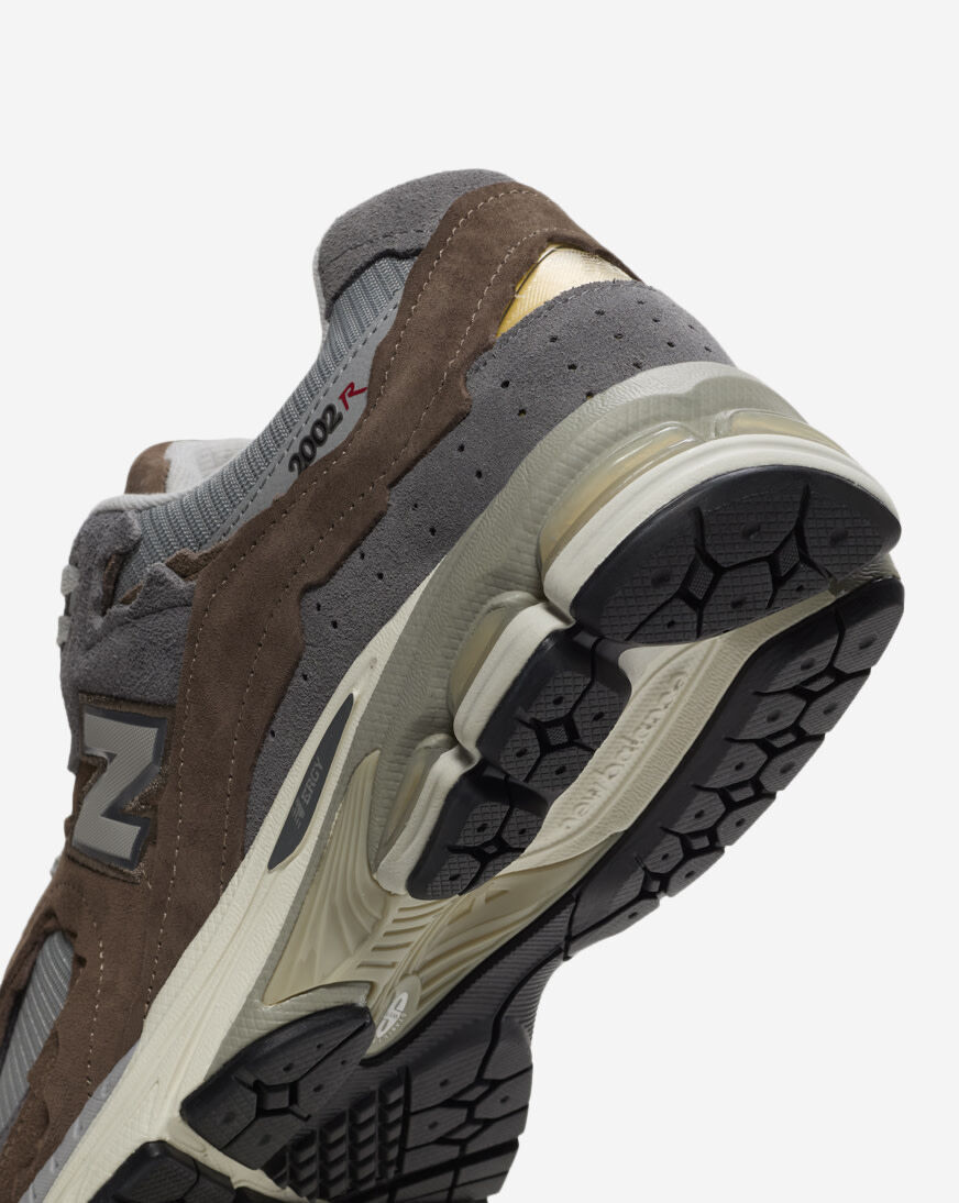 Shop New Balance 2002R M20024J7 brown | SNIPES USA