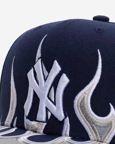 New York Yankees Pro Crown Flames Snapback Hat New York Yankees Pro Crown Flames Snapback Hat