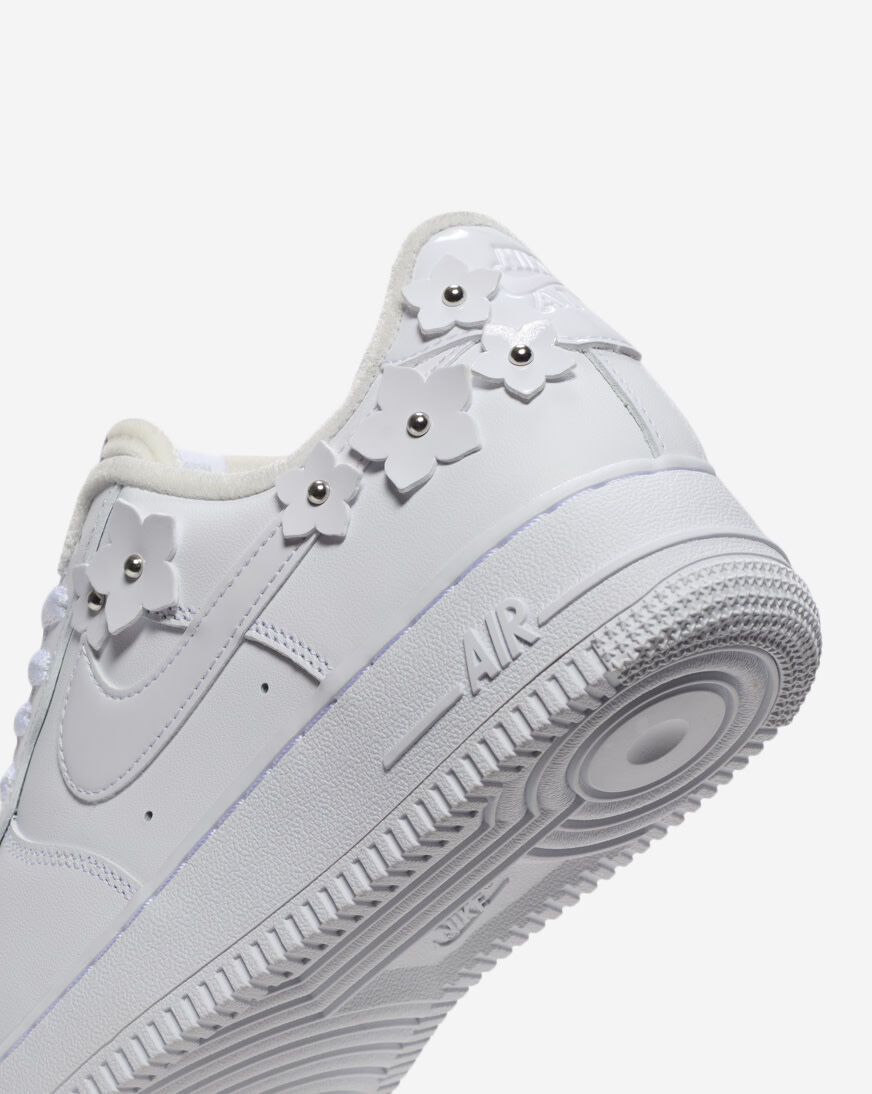 Shop Nike Air Force 1 '07 IR8637-100 white | SNIPES USA