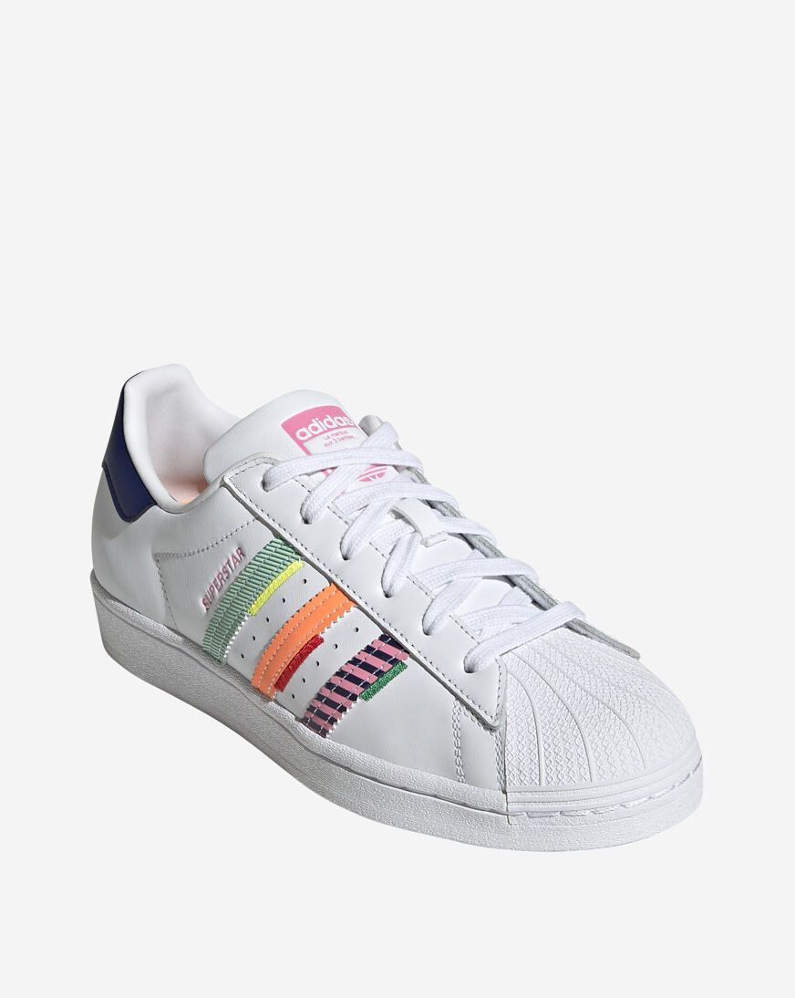 【新作からSALEアイテム等お得な商品満載】 Shop adidas Superstar GW9783 white | SNIPES USA 靴