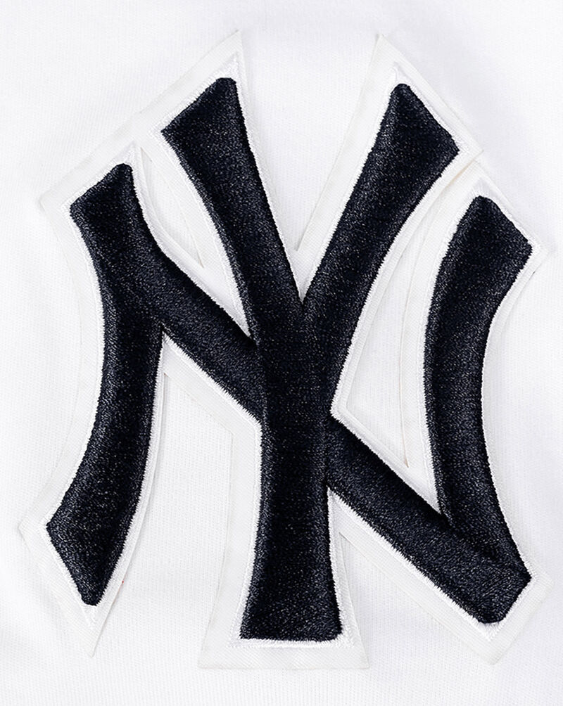 PRO STANDARD New York Yankees Classic Chenille Double Knit Pull Over Hoodie  LNY135085-WMN White 2
