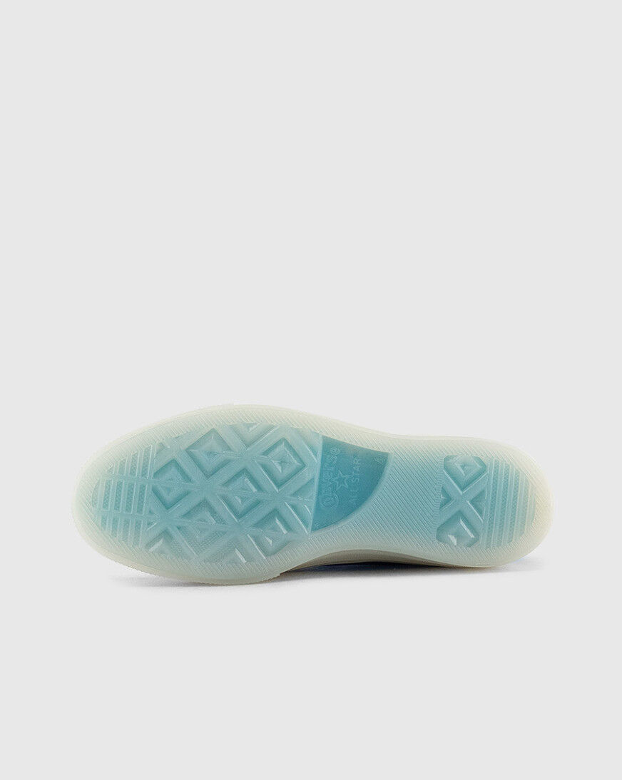 iridescent chuck 70