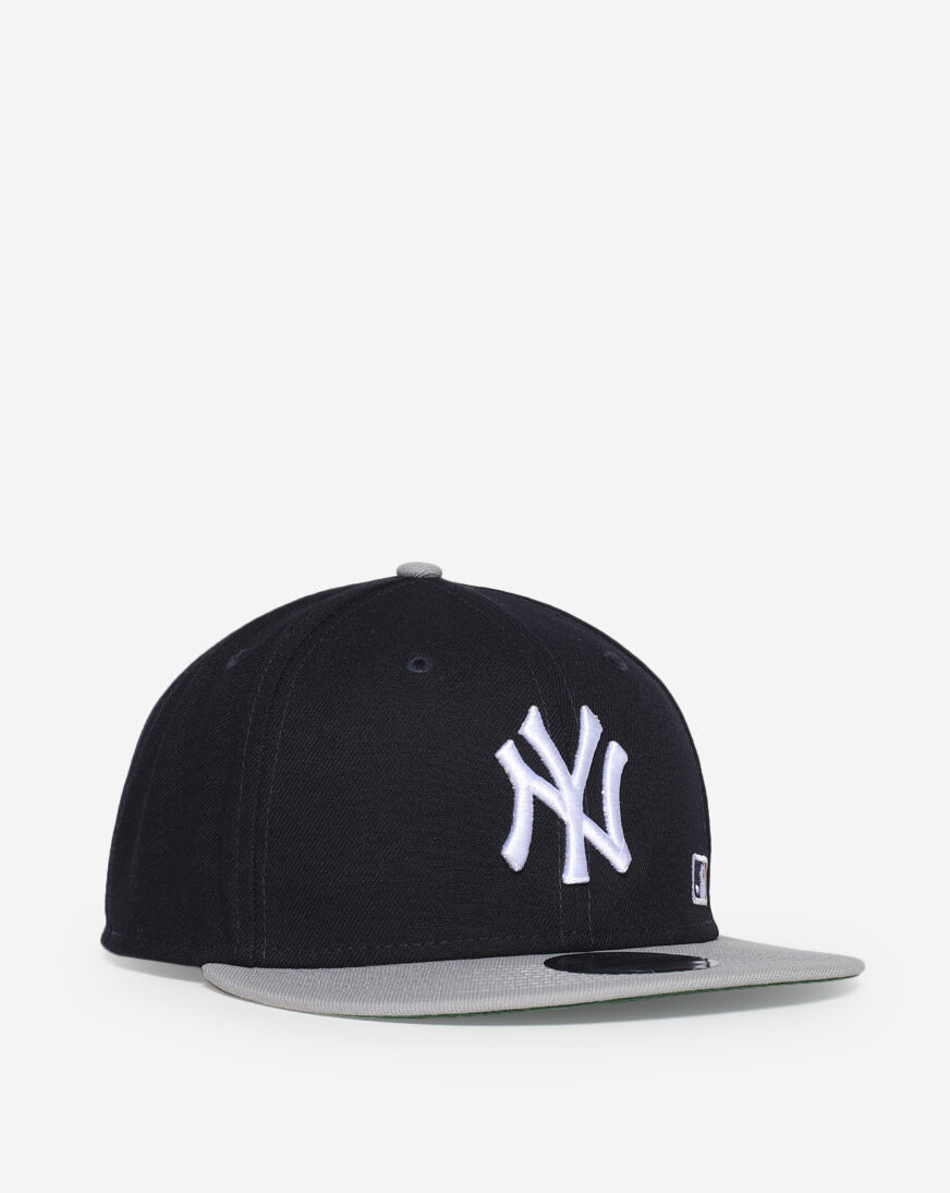 Black top yankees snapback