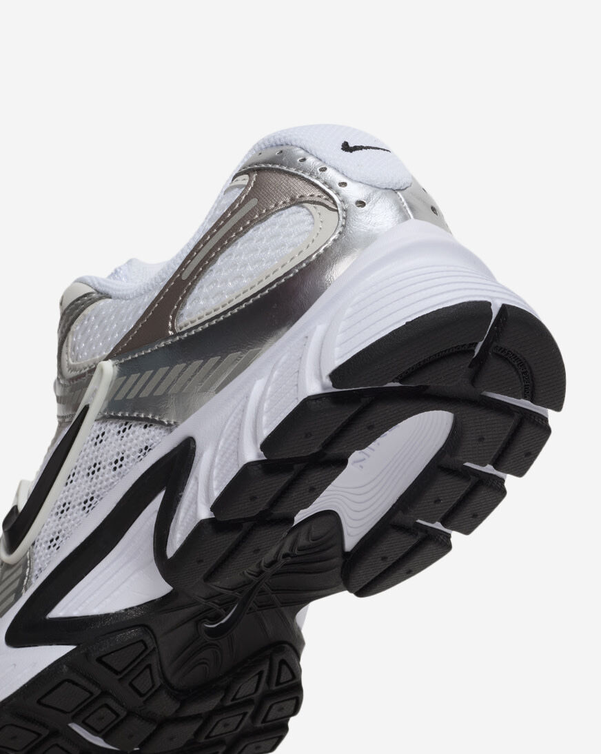 Shop Nike V5 RNR HQ7901-107 white | SNIPES USA