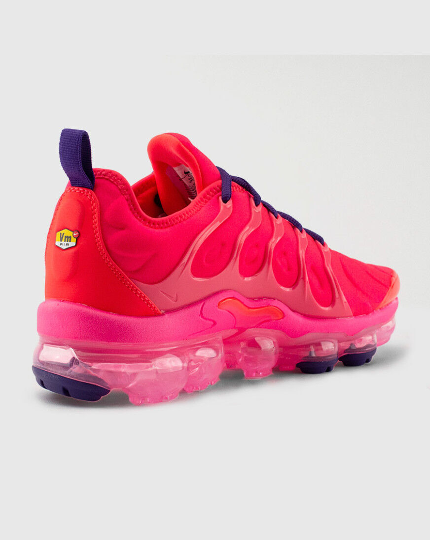 hot pink vapormax plus