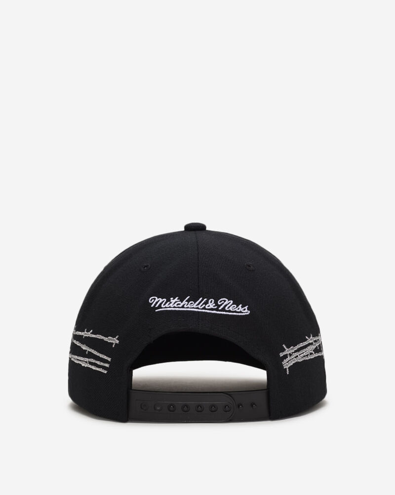 Mitchell  Ness New York Yankees Pro Pinch Barbwire Snapback Hat HP14682-NYYBLCK Black 3