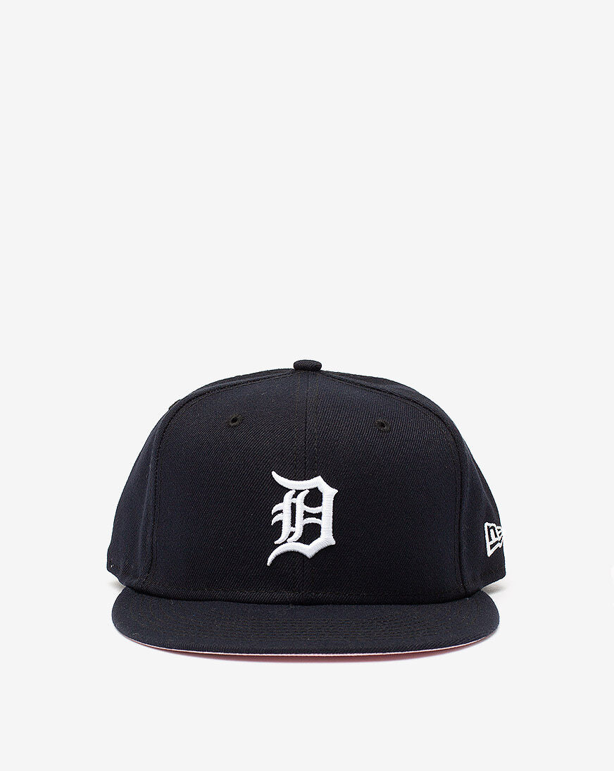 Fitted hats pink brim clearance