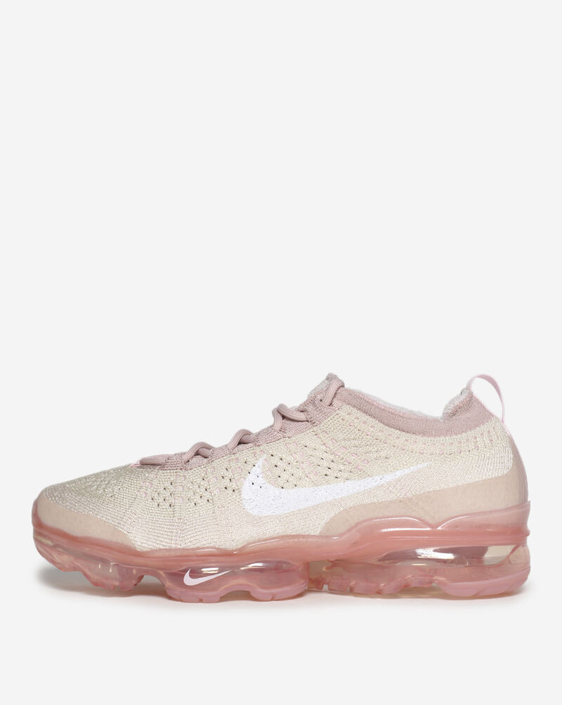 womens pink vapormax outfit