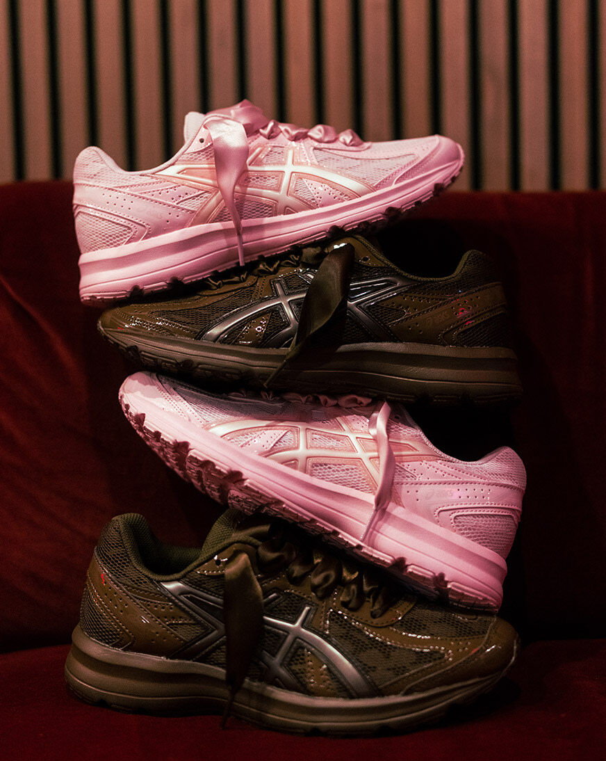Shop Asics GEL-JOG 100S 1203B043-700 pink | SNIPES USA