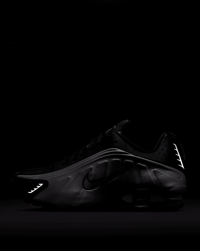 Nike Shox R4 HQ1988-002 Black 7