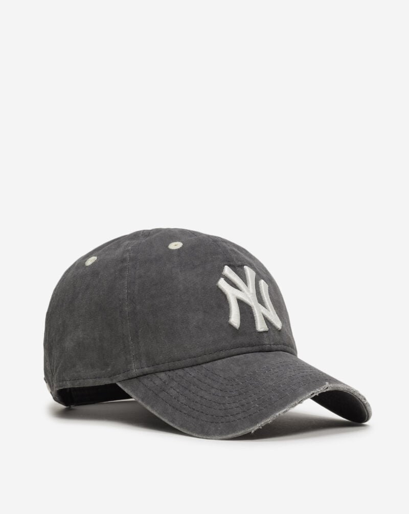 New Era 9Twenty New York Yankees Distressed Adjustable Hat 60915020 Grey 1