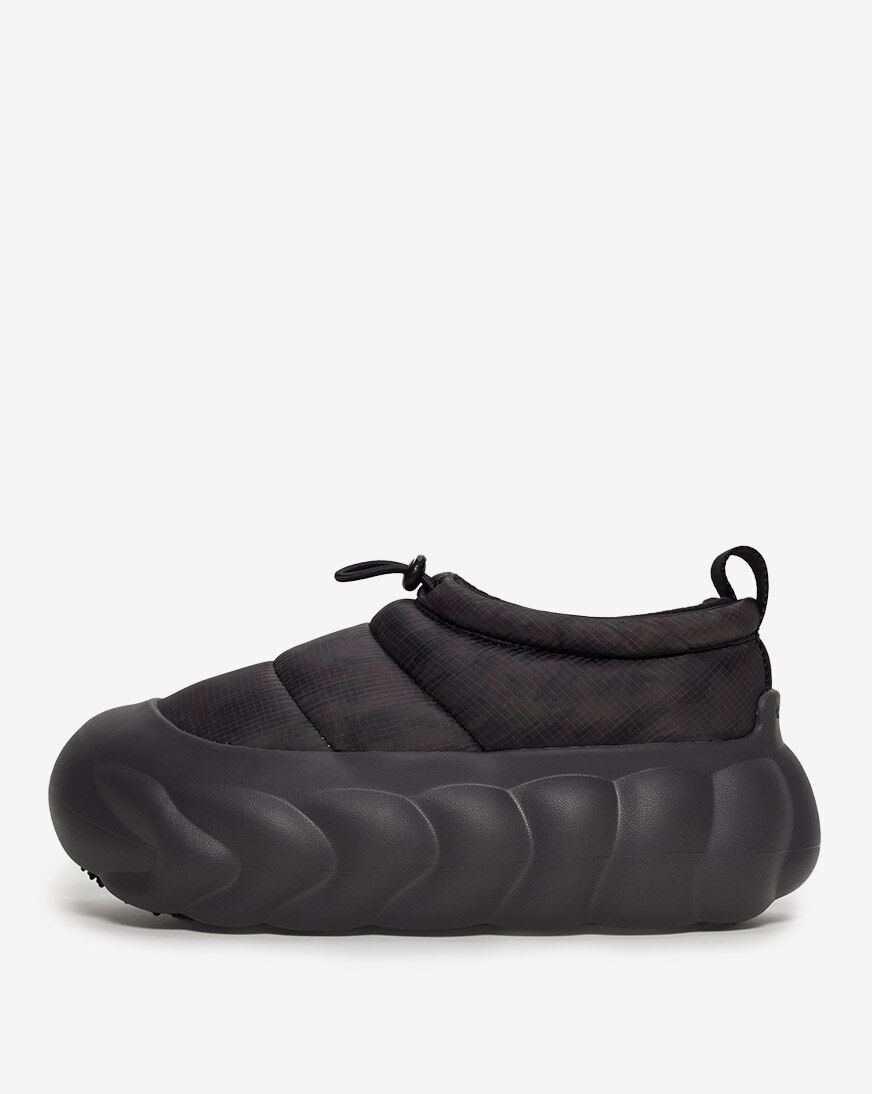 Shop Crocs Overpuff Shorty 211562-001 black | SNIPES USA