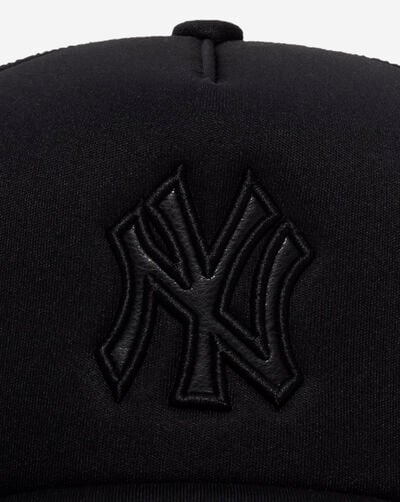 New York Yankees Trucker Leather Logo Adjustable Hat New York Yankees Trucker Leather Logo Adjustable Hat