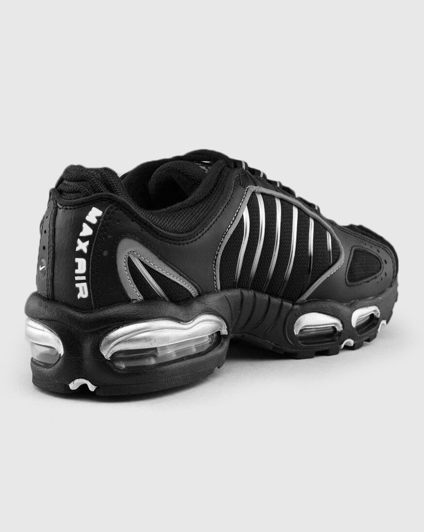 snipes nike tailwind