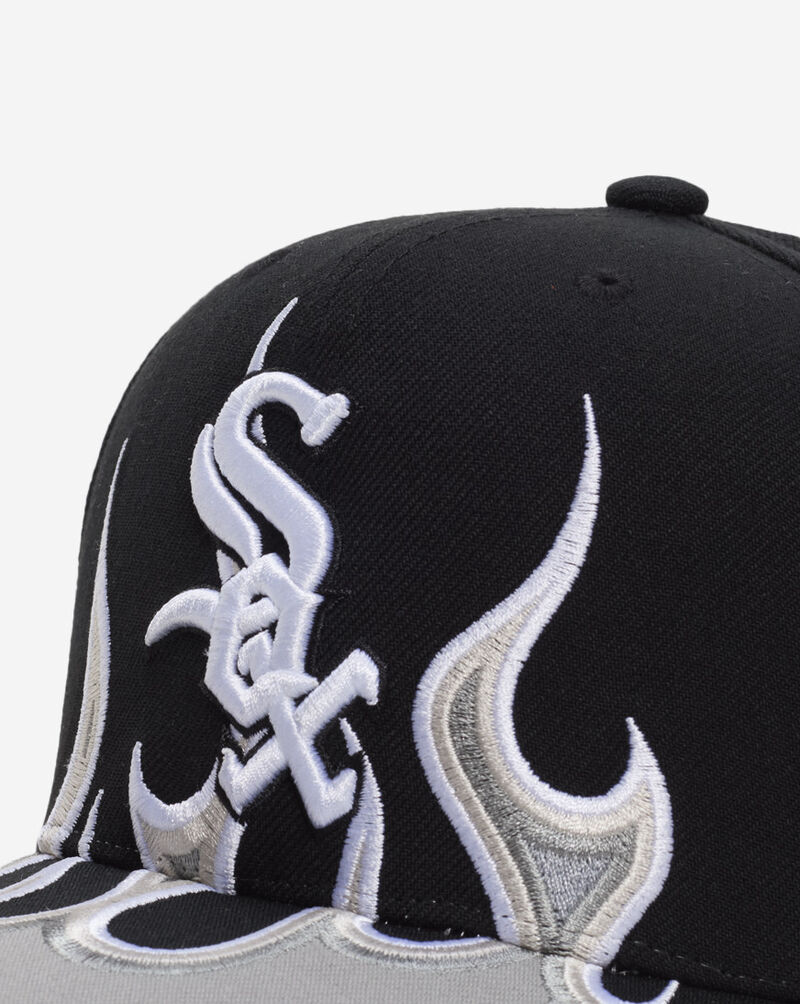Mitchell  Ness Chicago White Sox Pro Crown Flames Snapback Hat HP14500-CWSBLCK Black 2