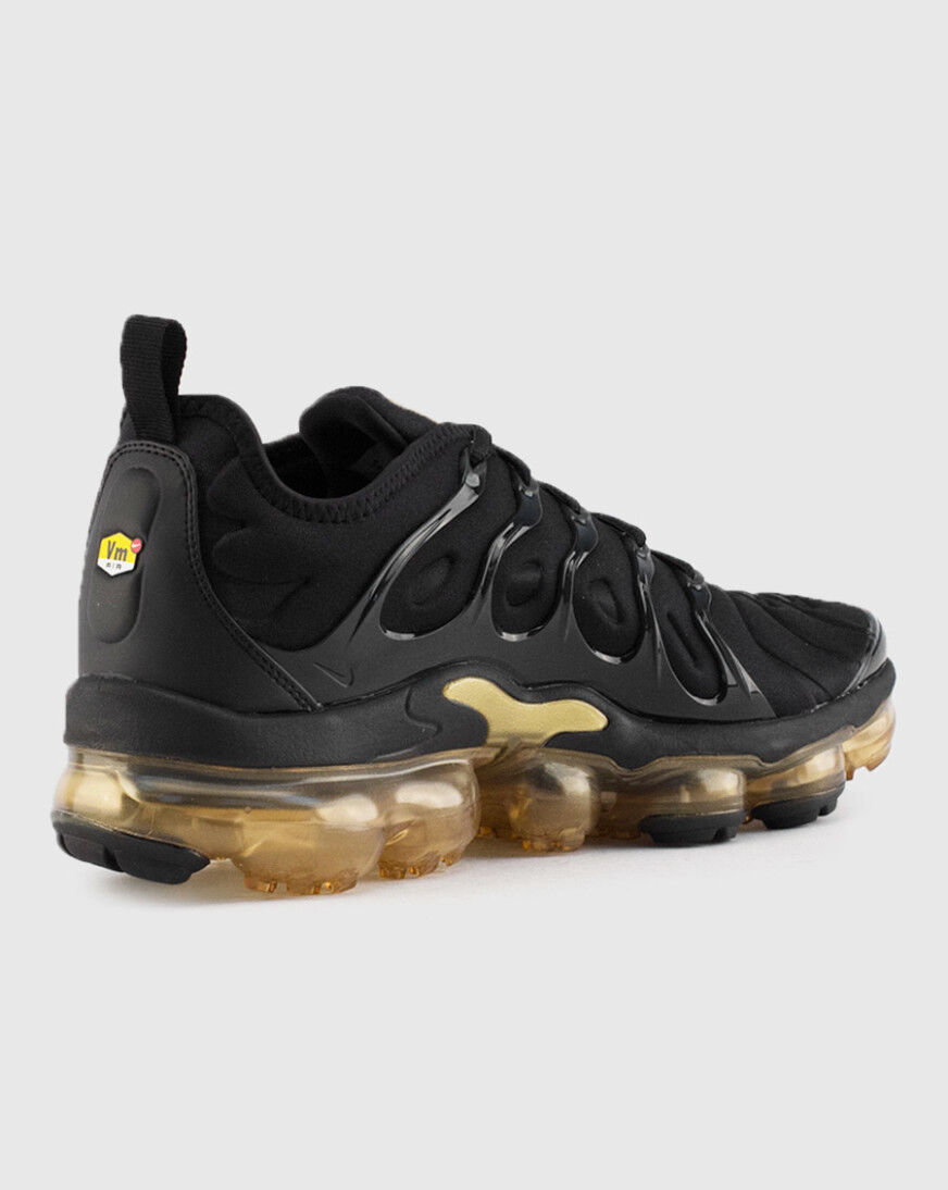 nike air vapormax plus black metallic gold