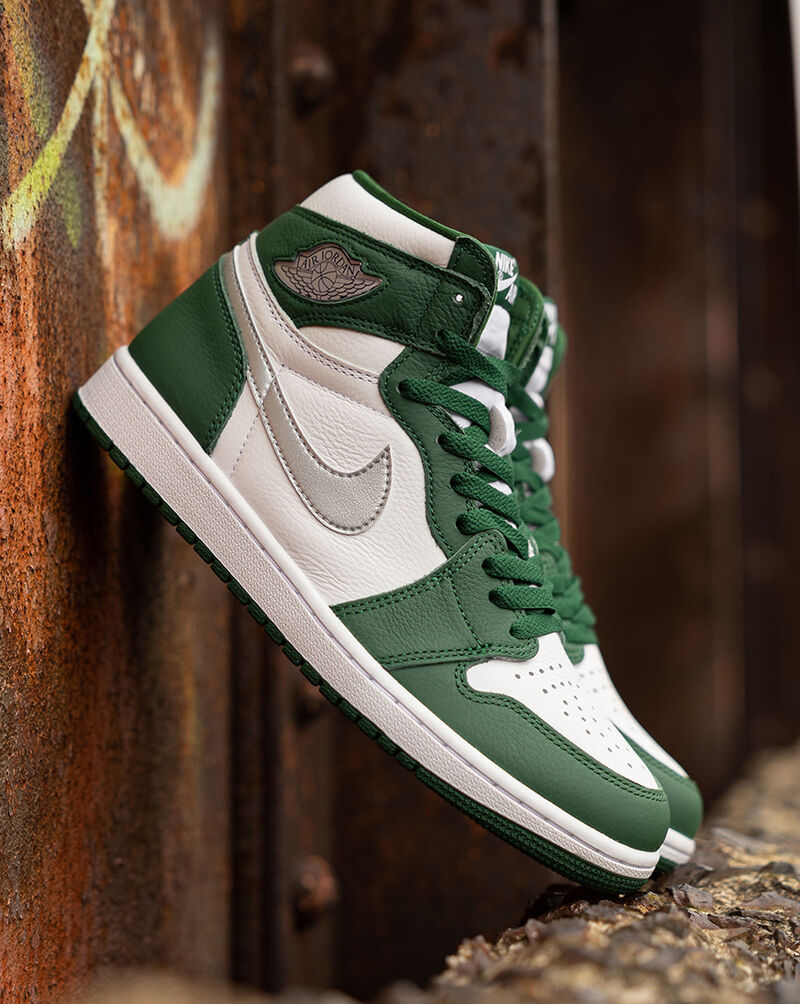 High-Cut Green Retro Sneakers : team dark green