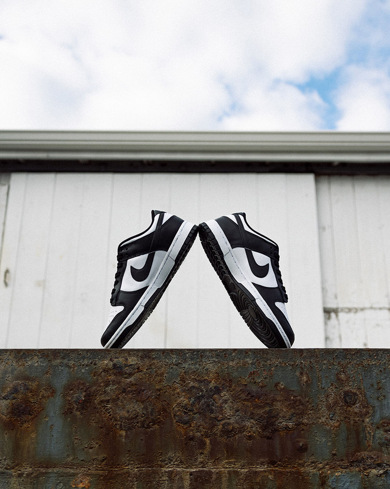 snipes nike dunk low black white