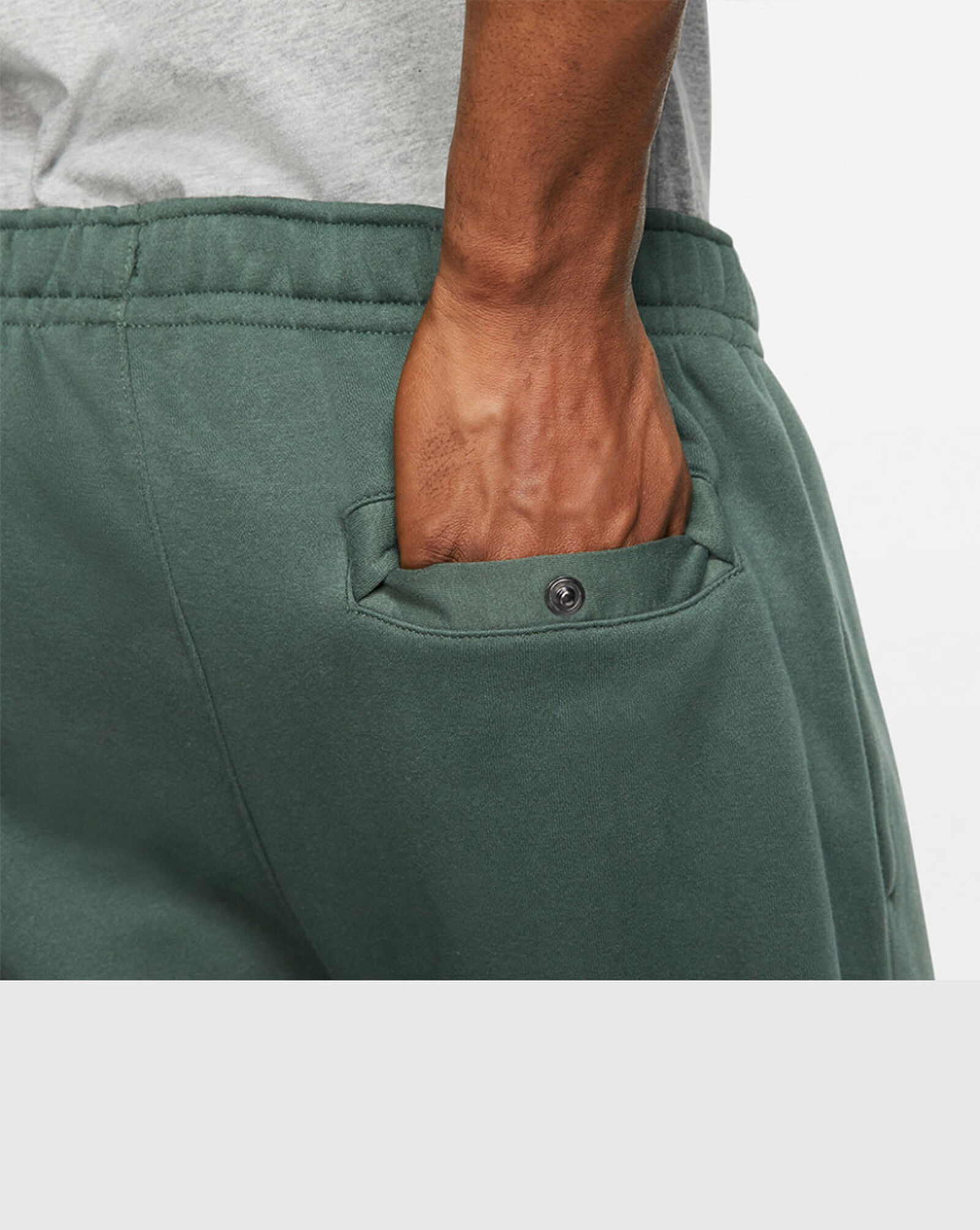 Shop Nike Nsw Club Fleece Jogger Pants BV2671-370 green | SNIPES USA