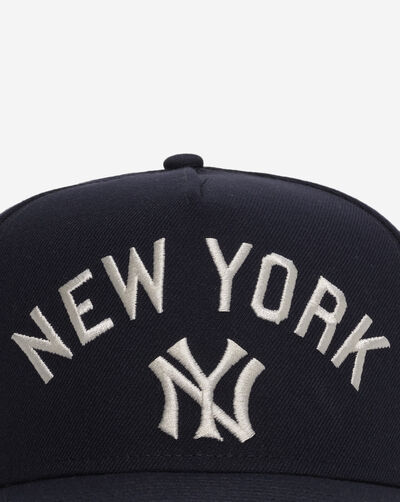 9Fifty New York Yankees Arched A-Frame Snapback Hat