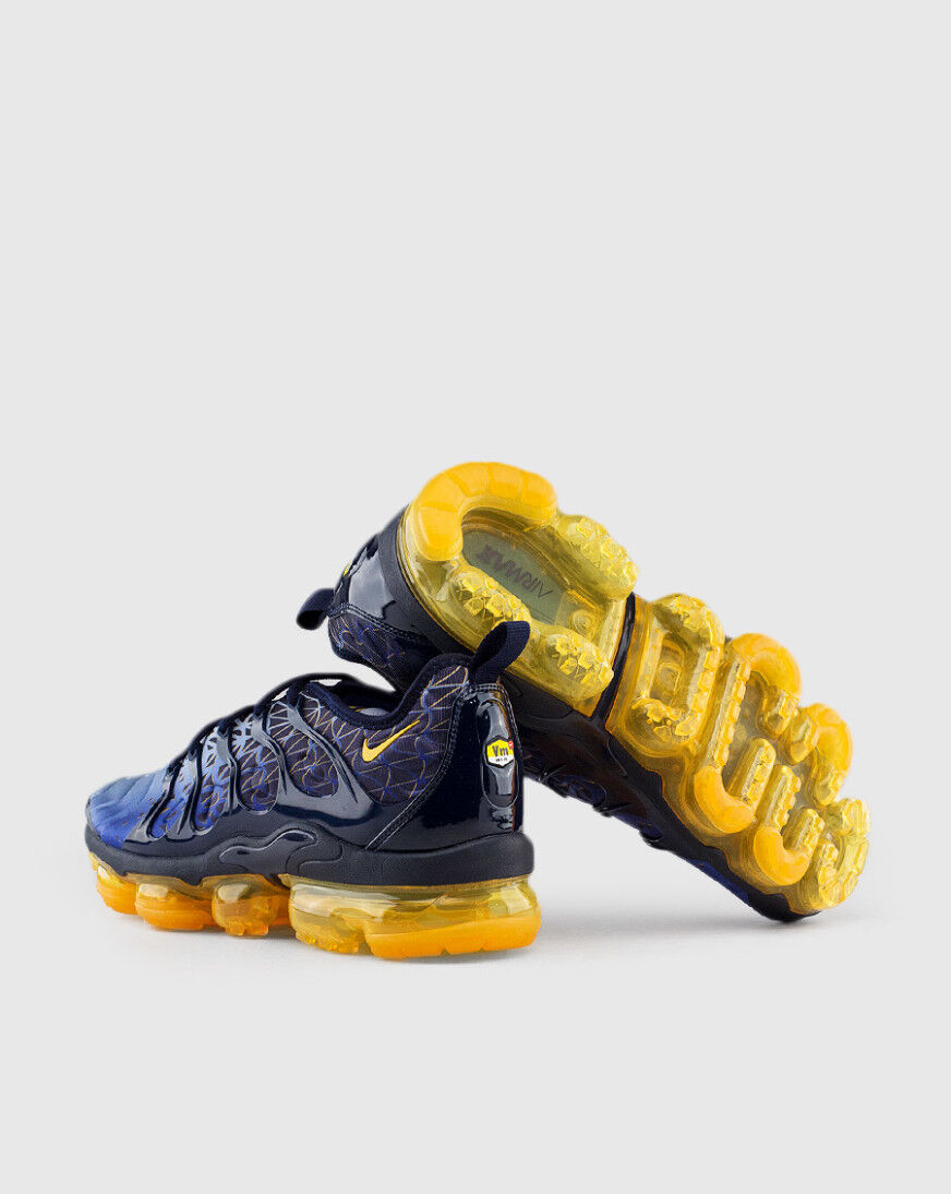 nike air vapormax plus geometric obsidian laser orange