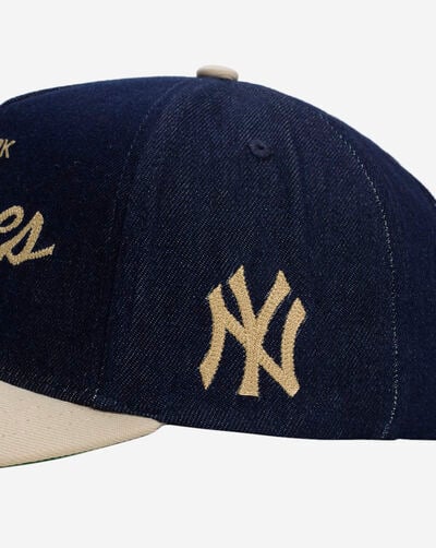 New York Yankees Pro Pinch Denim Chainstitch Snapback Hat New York Yankees Pro Pinch Denim Chainstitch Snapback Hat