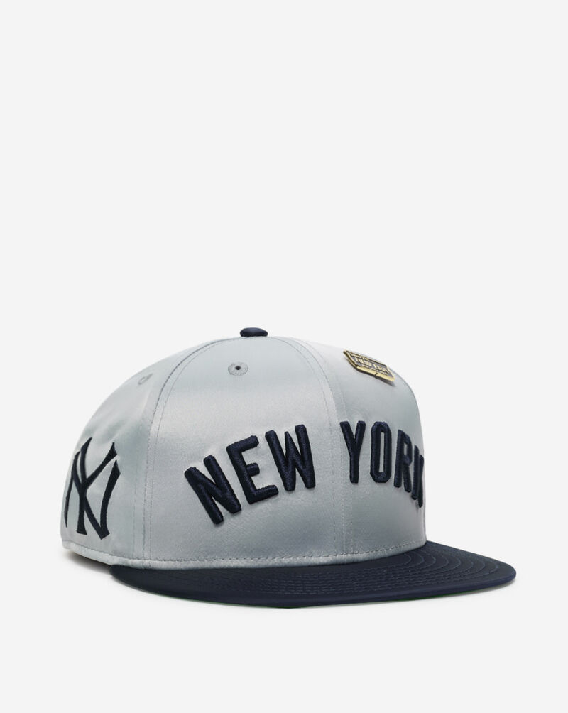 New Era 59Fifty New York Yankees Satin Fitted Hat 60623351 Grey 1