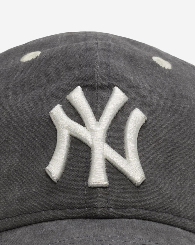 New Era 9Twenty New York Yankees Distressed Adjustable Hat 60915020 Grey 2