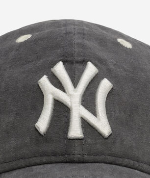 9Twenty New York Yankees Distressed Adjustable Hat