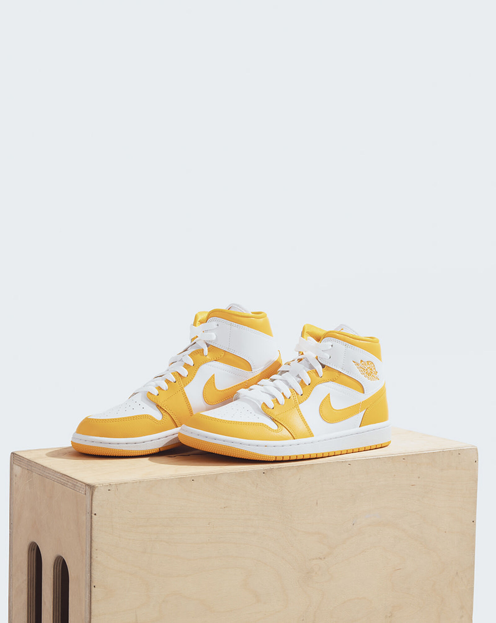 air jordan 1 mid snipes