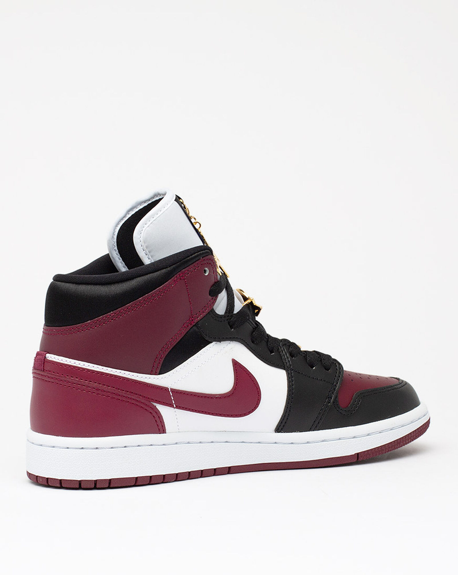 snipes jordan 1 mid chicago