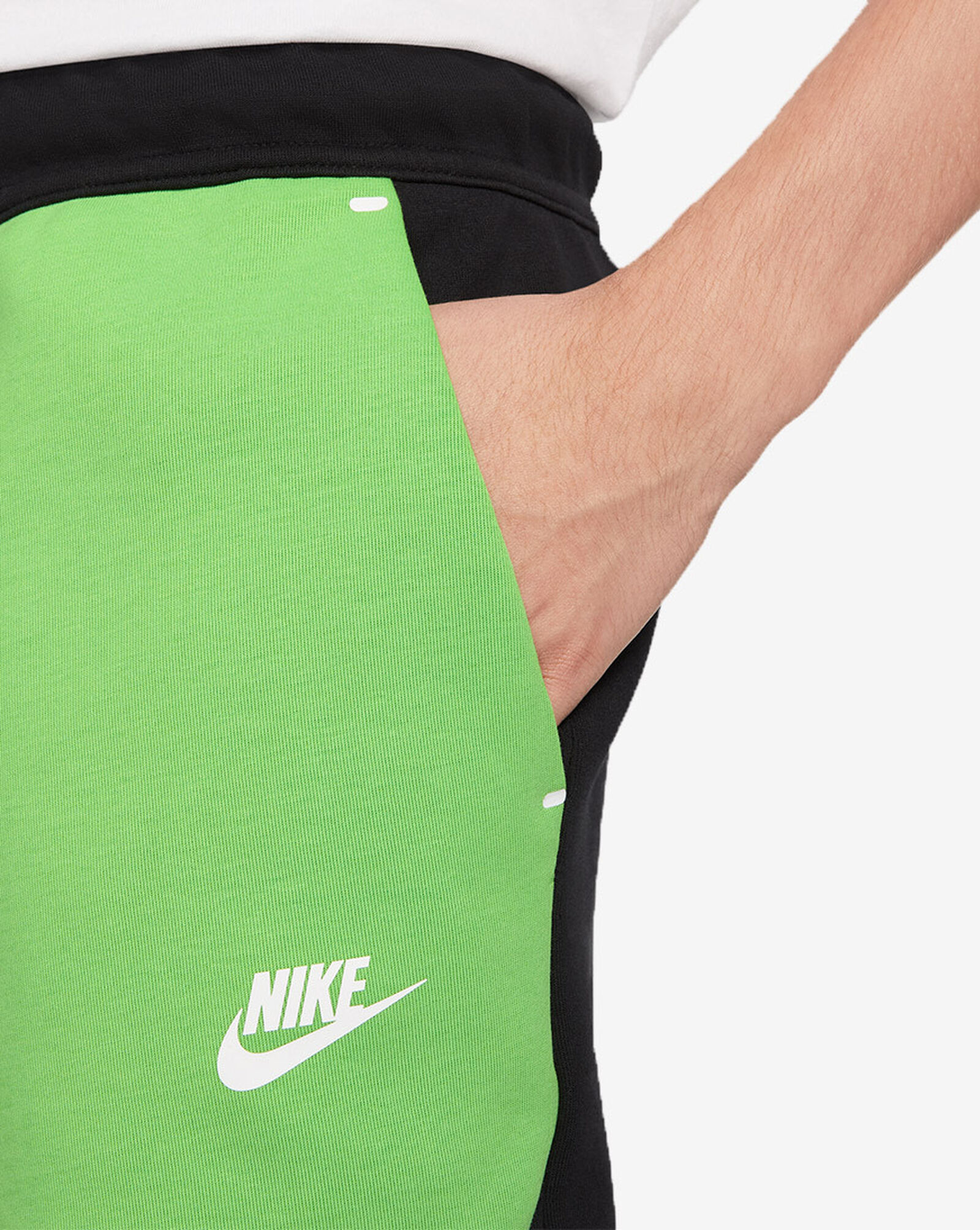 Shop Nike Tech Fleece Joggers CU4495013 black SNIPES USA