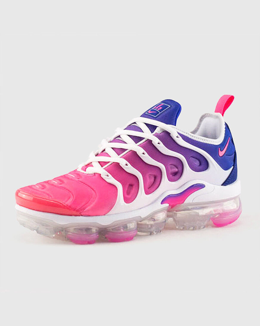 womens pink vapormax plus