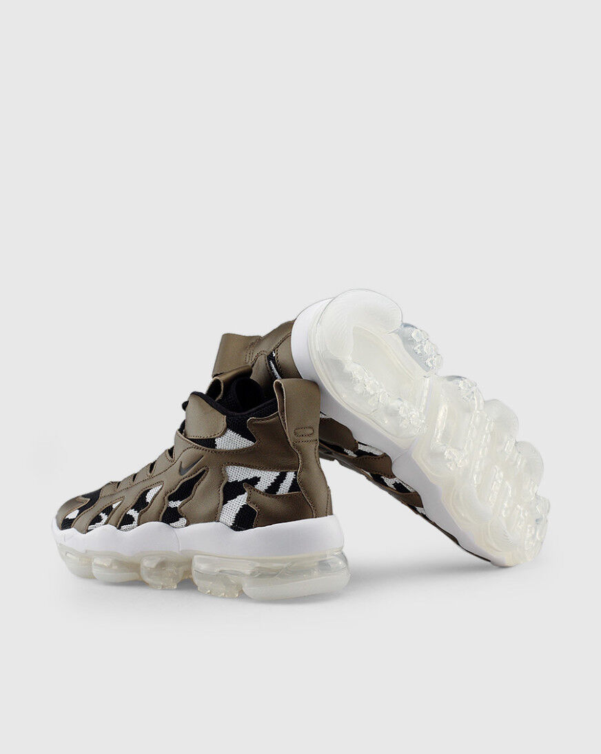 vapormax gliese on feet