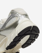 Nike V5 RNR HQ7901-104 cream 9