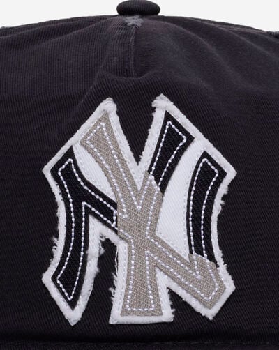 19Twenty New York Yankees Frayed Snapback Hat 19Twenty New York Yankees Frayed Snapback Hat