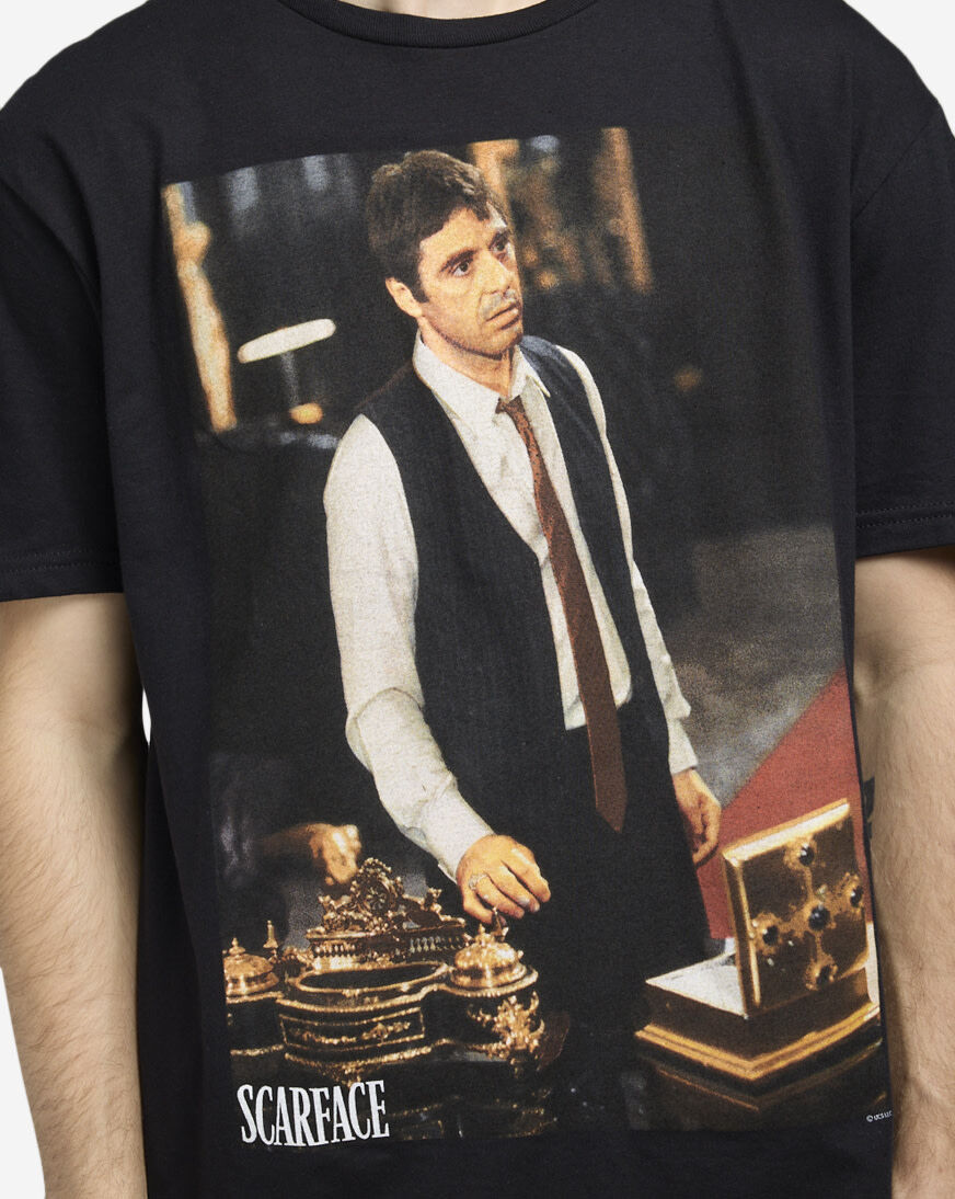 Shop Graphic Tees Scarface Standing at Desk Tee SF5228 black | SNIPES USA