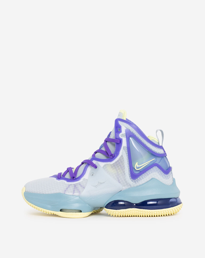 Grade school lebron shoes hot sale